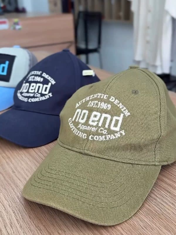 Gorra No End bordada en color Verde militar