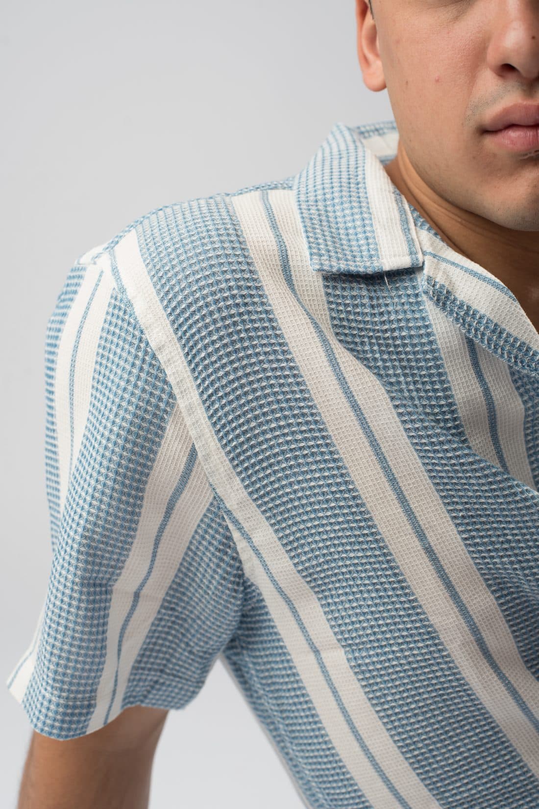 Camisa lino rayada en color Azul