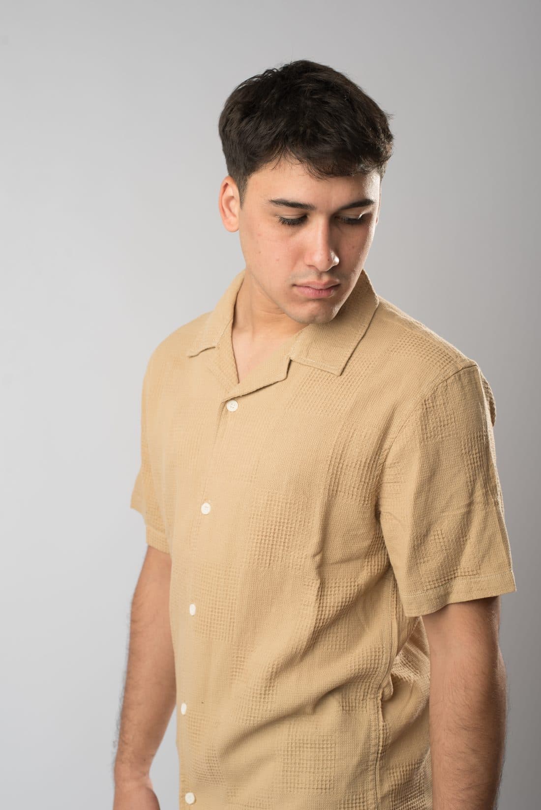 Camisa lino waffle en color Beige