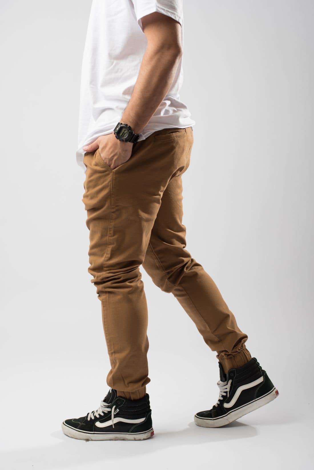 Jogger gabardina en color Camel
